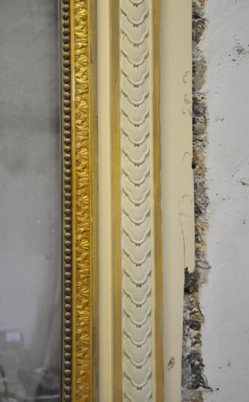 Большой камин в стиле Людовика XVI, изготовленный из белого каррарского мрамора, с чугунной внутренней вставкой и с трюмо. Большой камин в стиле Людовика XVI, изготовленный из белого каррарского мрамора, с чугунной внутренней вставкой и с трюмо.-14